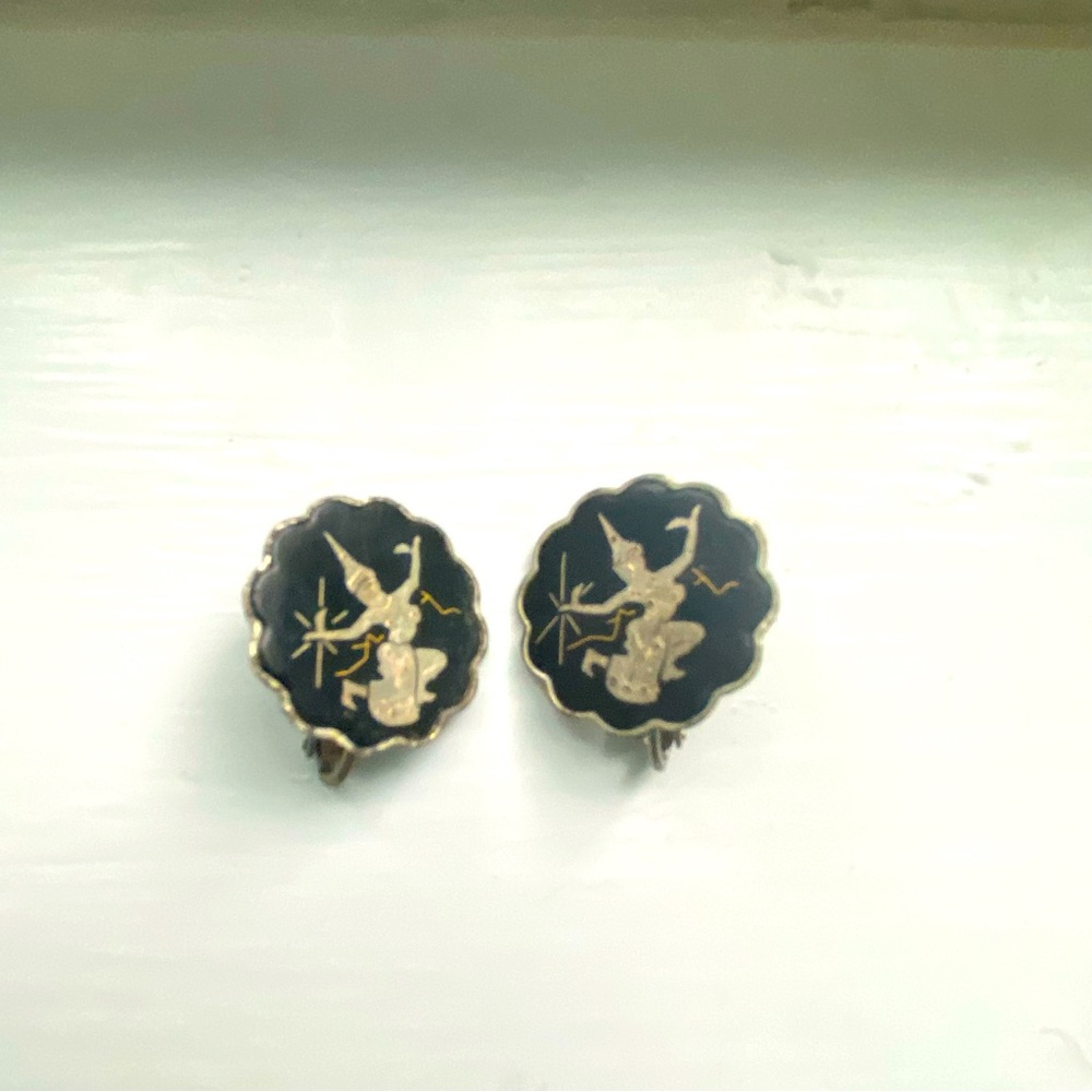 Vintage silver Asian clip on earrings - Picture 2 of 6